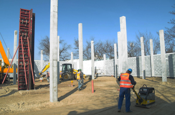 Budowa centrum handlowego przy ul. Czarodzieja 26 na warszawskiej Białołęce, fot. Totalbud