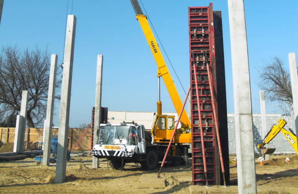 Budowa centrum handlowego przy ul. Czarodzieja 26 na warszawskiej Białołęce, fot. Totalbud