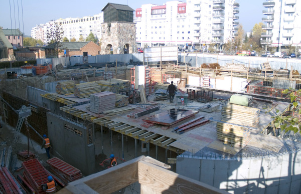 Prace konstrukcyjne warszawskiego budynku City Corner będą gotowe w marcu 2016 r., fot. Totalbud.