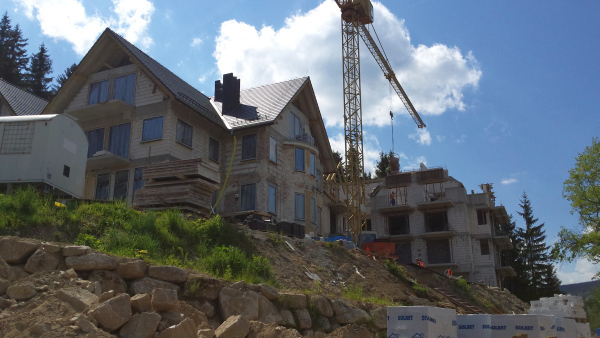 Na budowie Czarny Kamień Resort & SPA trwają m.in. prace instalacyjne, fot. materiały inwestora