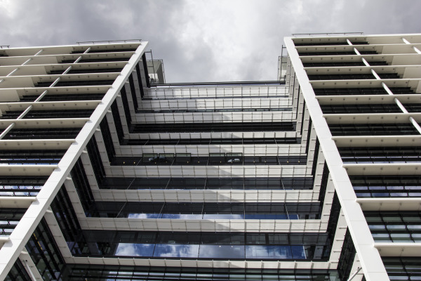 Eurocentrum posiada m.in.: zewnętrzne żaluzje na elewacji. Fot. Kompas Inwestycji Eurocentrum posiada m.in.: zewnętrzne żaluzje na elewacji. Fot. Kompas Inwestycji