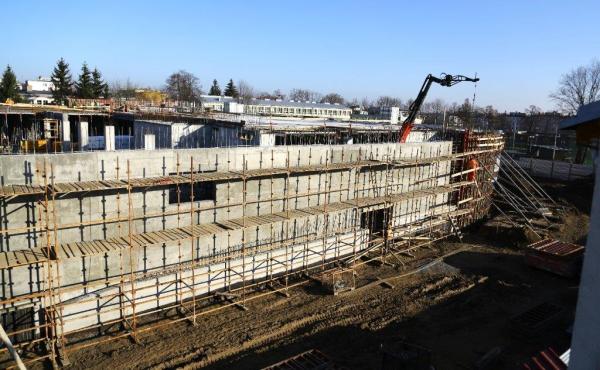 Na budowie Galerii Królewskiej w Sandomierzu trwają prace końcowe nad konstrukcją żelbetową, fot. FB Antczak. Na budowie Galerii Królewskiej w Sandomierzu trwają prace końcowe nad konstrukcją żelbetową, fot. FB Antczak.