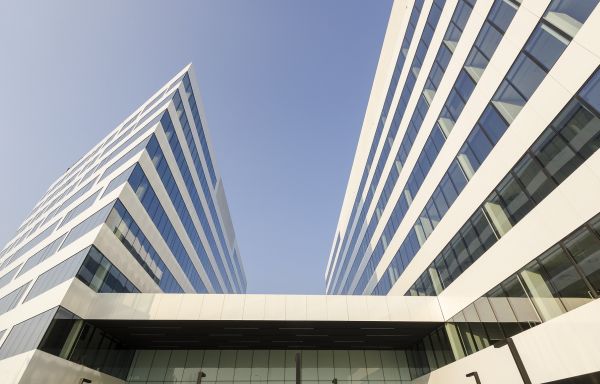 Projekt inwestycji Kapelanka 42 został opracowany przez śląską pracownię Medusa Group, fot. Skanska Property Poland