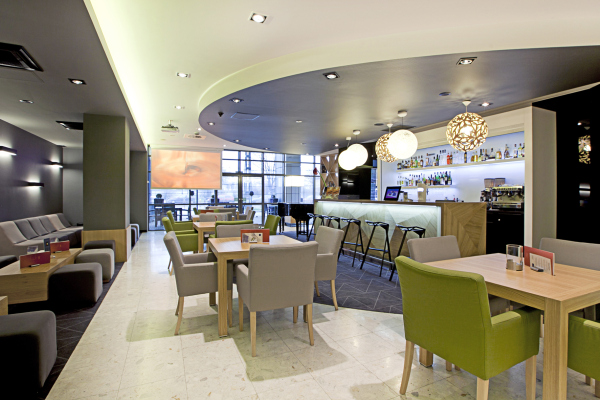 Nowe wnętrza hotelowego baru Novotel Kraków Centrum, fot. Orbis Nowe wnętrza hotelowego baru Novotel Kraków Centrum, fot. Orbis