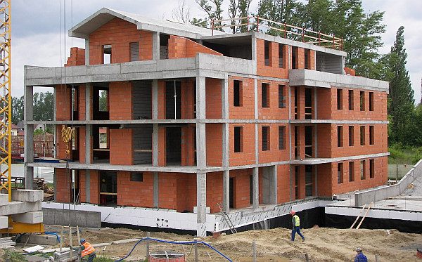 Na budowie podwarszawskiego osiedla Nowe Zamienie zawisła wiecha, fot. materiały inwestora