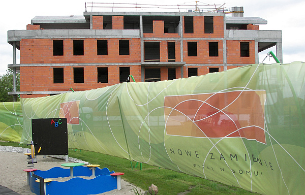 Na budowie podwarszawskiego osiedla Nowe Zamienie zawisła wiecha, fot. materiały inwestora