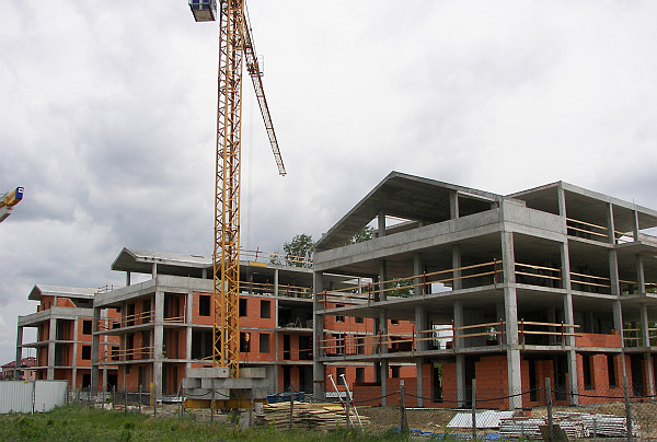 Na budowie podwarszawskiego osiedla Nowe Zamienie zawisła wiecha, fot. materiały inwestora