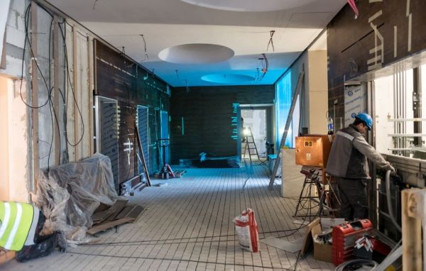 Na budowie OVO Wrocław praca wre - m.in. w sali balowej i hotelowych pokojach, fot. materiały inwestora.