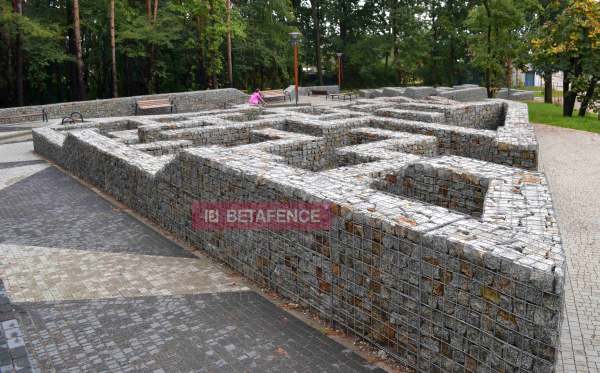 Gabionowe realizacje na terenie parku miejskiego w Mielcu, fot. Betafence