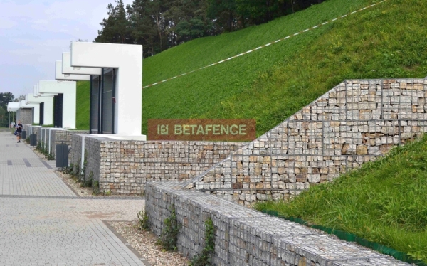 Gabionowe realizacje na terenie parku miejskiego w Mielcu, fot. Betafence