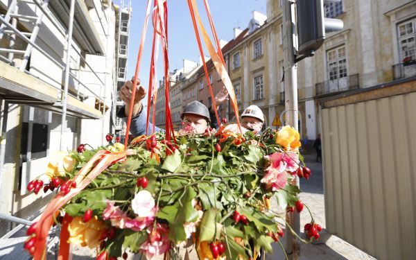 Na biurowcu Plac Zamkowy - Business with Heritage w Warszawie zawisła wiecha, fot. materiały inwestora