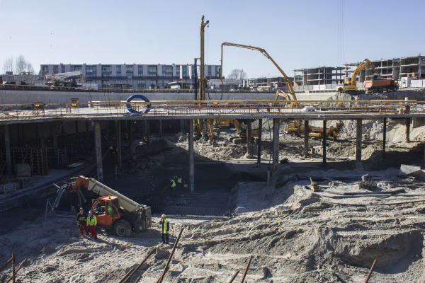 Prace przy wykopie podstropowym biurowca Royal Wilanów, fot. Kompas Inwestycji Prace przy wykopie podstropowym biurowca Royal Wilanów, fot. Kompas Inwestycji