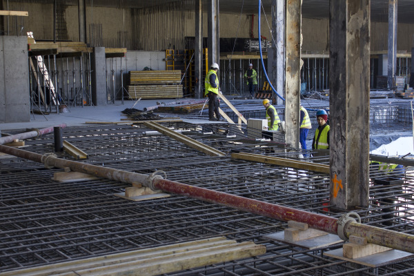 Prace przy wykopie podstropowym biurowca Royal Wilanów, fot. Kompas Inwestycji Prace przy wykopie podstropowym biurowca Royal Wilanów, fot. Kompas Inwestycji