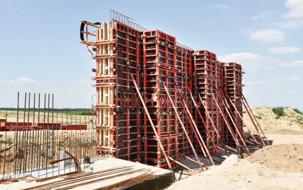 Na budowie trzeciego odcinka drogi ekspresowej S5 Poznań &ndash; Wrocław trwają wykopy, fot. Astaldi