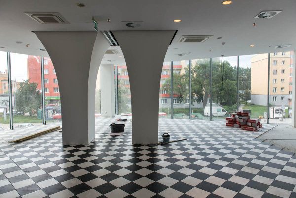 Sala śniadaniowa w Silver Tower Center, fot. Wisher Enterprise