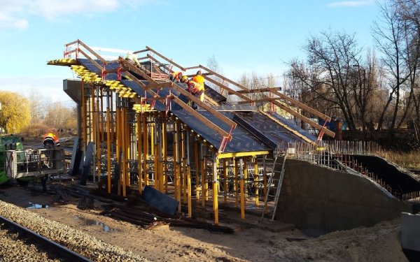 W ramach projektu Warszawa Okęcie &ndash; Czach&oacute;wek planowana jest przebudowa 3 stacji, 77 km tor&oacute;w i 101 rozjazd&oacute;w, fot. PKP PLK. 