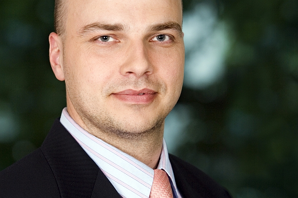 Tomasz Puch, dyrektor działu rynk&oacute;w kapitałowych nieruchomości biurowych i magazynowych w Jones Lang LaSalle