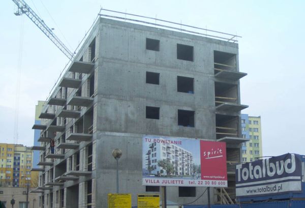 Na budowie warszawskiej inwestycji Villa Juliette zawisła wiecha, fot. Totalbud