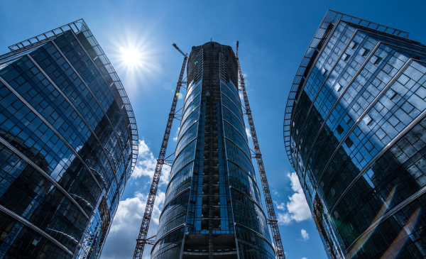 Budynek A w Warsaw Spire będzie przeszklony pod koniec listopada br., fot. Ghelamco