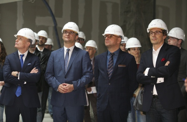 Zawieszenie wiechy na budowie Supersamu w Katowicach, fot. Griffin Real Estate
