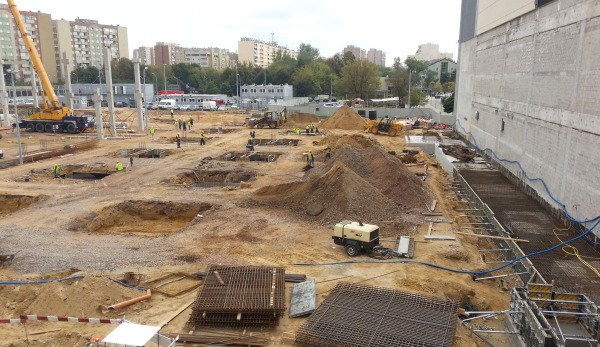 Wykonawcą stanu surowego w ramach rozbudowy Centrum Handlowego Wola Park jest firma Kajima Poland, fot. materiały inwestora