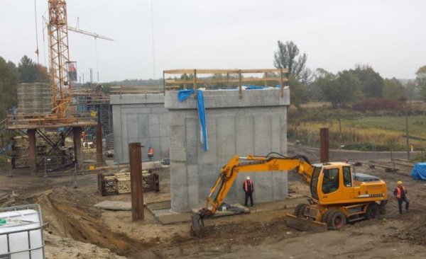 Budowa mostu granicznego nad Nysą Łużycką potrwa do końca 2016 r., fot. PKP PLK.