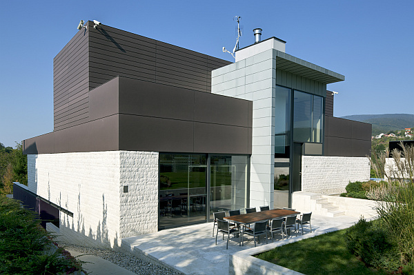 Płyta ELL-TEC może być montowana na elewacji dom&oacute;w jednorodzinnych, biurowc&oacute;w czy galerii handlowych, fot. Quartec