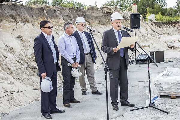 Wmurowanie aktu erekcyjnego Osiedla Królewskiego Wmurowanie aktu erekcyjnego Osiedla Królewskiego