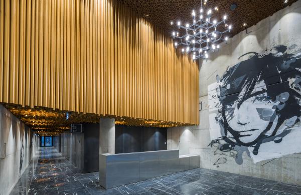 Miedź i graffiti. Biurowe wnętrza Hali Koszyki