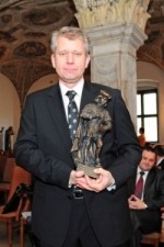Sławomir Rosolski odbiera nagrodę 