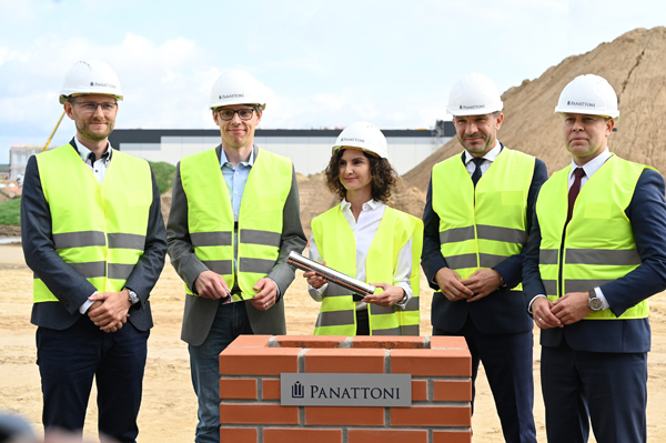 Wmurowanie kamienia węgielnego pod budowę Panattoni Park Sulechów III dla firmy BestSecret. Fot. Panattoni. Wmurowanie kamienia węgielnego pod budowę Panattoni Park Sulechów III dla firmy BestSecret. Fot. Panattoni.