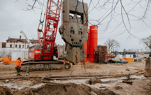 Soletanche Polska rozpoczęła realizację fundament&oacute;w węzła przesiadkowego  w Gdyni Chyloni.