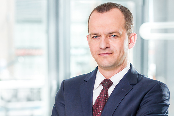 Zmniejszony popyt powoduje, że większość deweloperów, w tym także nasza spółka, wstrzymała uruchamianie nowych inwestycji. W tym roku rozpoczęliśmy tylko jeden projekt i nie planujemy kolejnych - mówi Bartosz Kuźniar, prezes Lokum Deweloper.