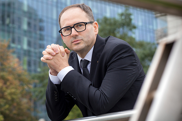 &ndash; Na doprecyzowaniu przepis&oacute;w i zaostrzeniu wymog&oacute;w w zakresie materiałowym skorzystają zwłaszcza inwestory, kt&oacute;rzy często nie mają wystarczającej wiedzy technicznej &ndash; stwierdza Paweł Kisiel, prezes Grupy Atlas.