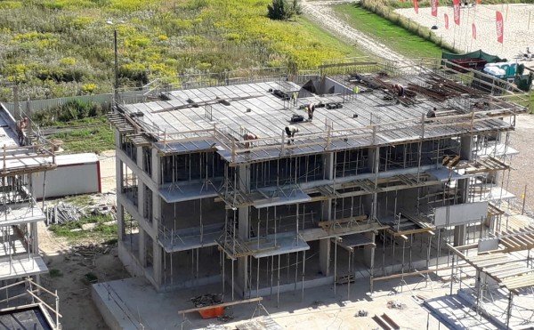 Ryżowa Park obejmie docelowo siedem budynków, aktualnie w budowie są dwa. Ryżowa Park obejmie docelowo siedem budynków, aktualnie w budowie są dwa.