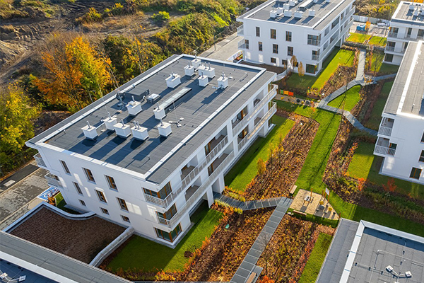 Skanska Residential Development Poland monitoruje emisję CO2 i wskaźniki efektywności energetycznej swoich projektów.