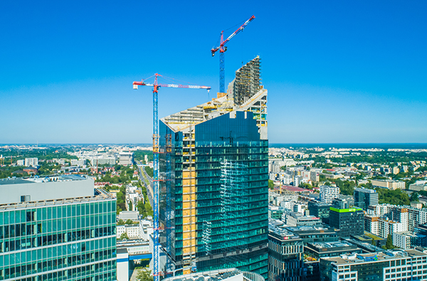 Skyliner jest położony przy Rondzie Daszyńskiego. Fot. Warbud.