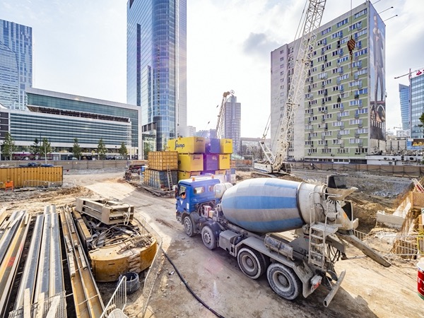 PHN buduje przy ul. Świętokrzyskiej 36 w Warszawie kompleks biurowy Skysawa.