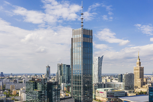 Po zamontowaniu iglicy w lutym 2021 roku Varso Tower urósł do 310 metrów.