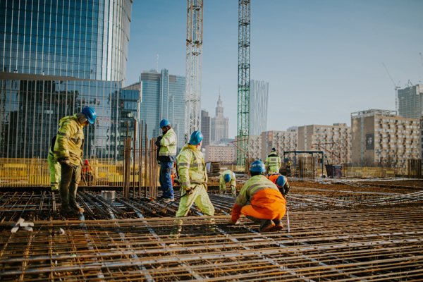 Prace na budowie Fabryki Norblina w Warszawie idą pełną parą.