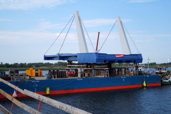 Rozpoczął się montaż przęseł na moście w Sobieszewie